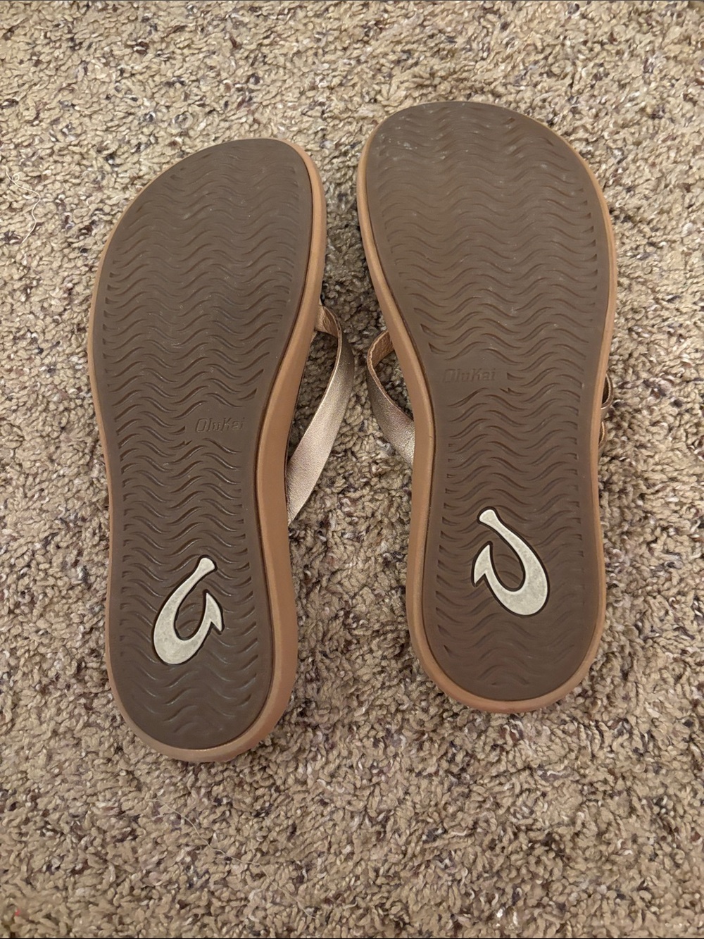 OluKai Women's Brown Footbed Sandals with Metallic Gold Straps - Picture 2 of 5